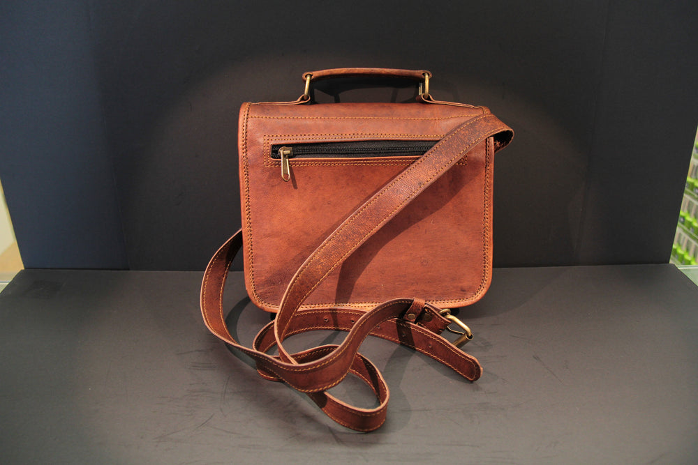 
                  
                    Charger l&amp;#39;image dans la galerie, Avani - Wide Satchel Double Gusset
                  
                