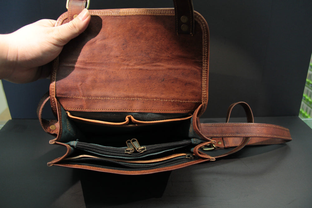 
                  
                    Charger l&amp;#39;image dans la galerie, Avani - Wide Satchel Double Gusset
                  
                